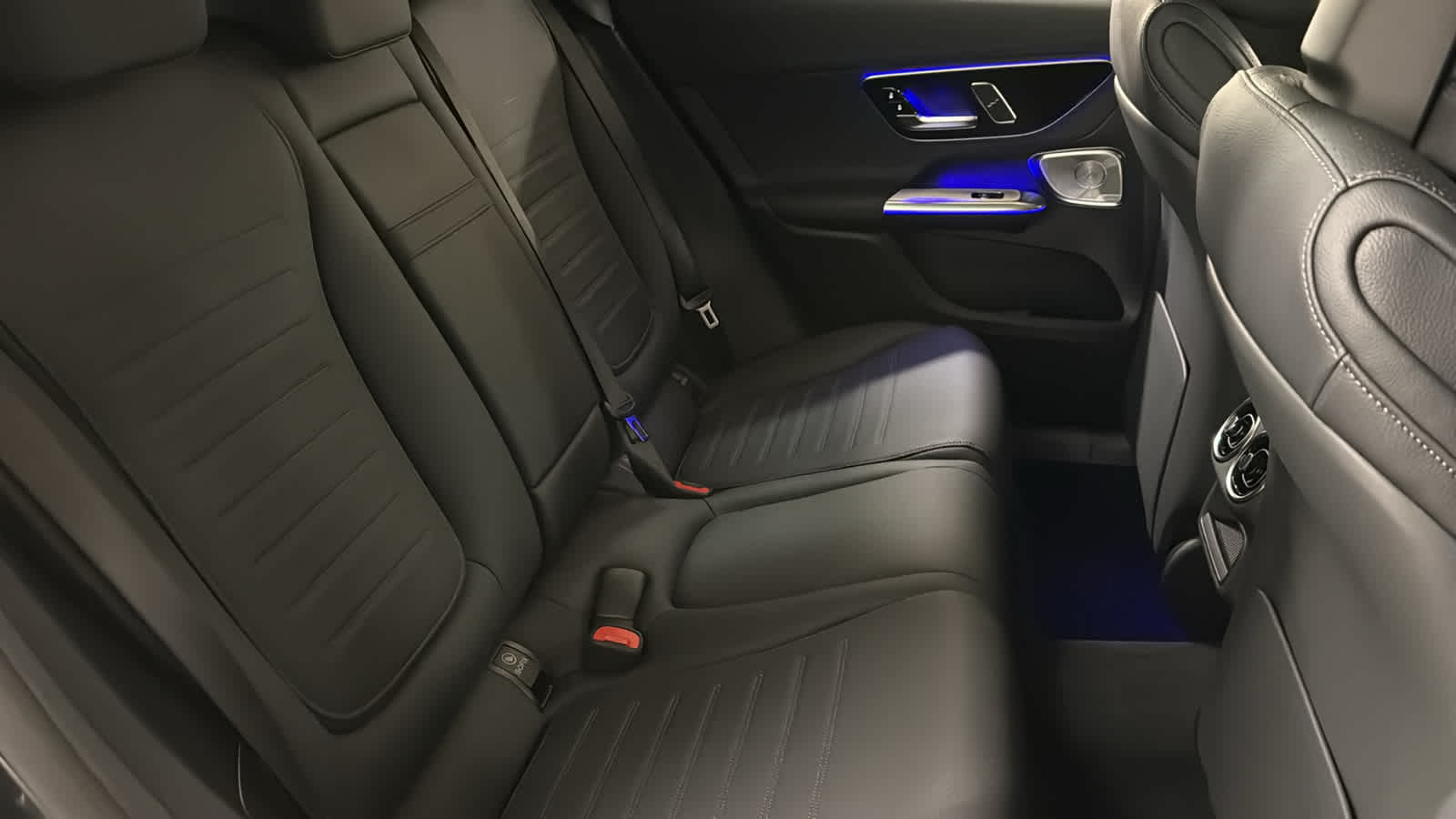 Thumbnail: 2026 Mercedes-Benz GLC - 35