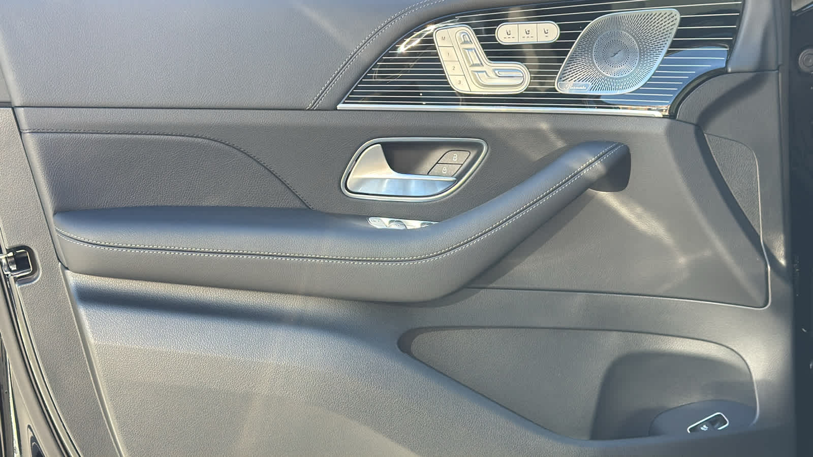 Thumbnail: 2026 Mercedes-Benz GLE - 15