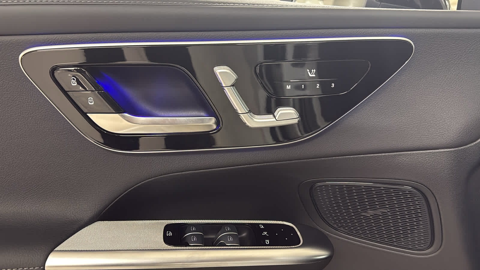 Thumbnail: 2026 Mercedes-Benz GLC - 17