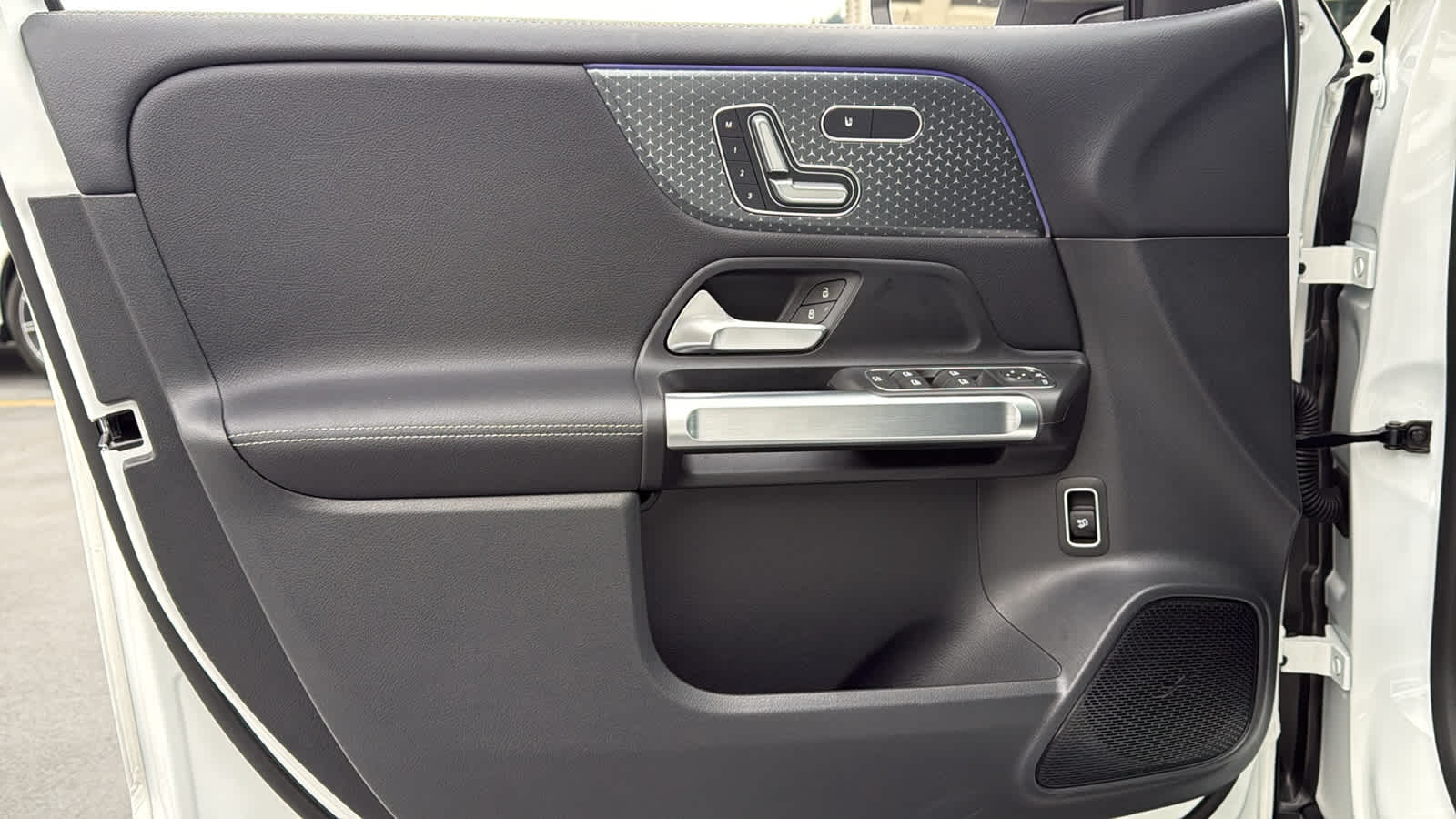 Thumbnail: 2025 Mercedes-Benz GLB - 16