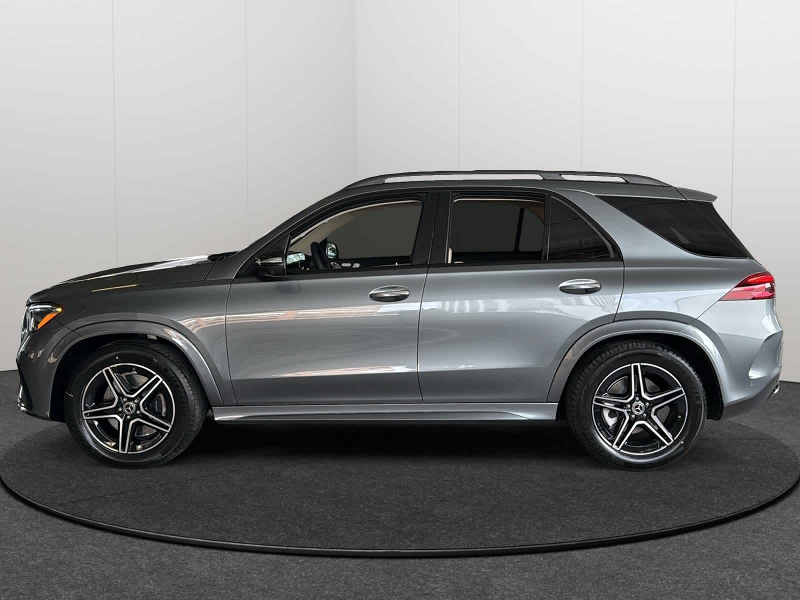 Thumbnail: 2026 Mercedes-Benz GLE - 3