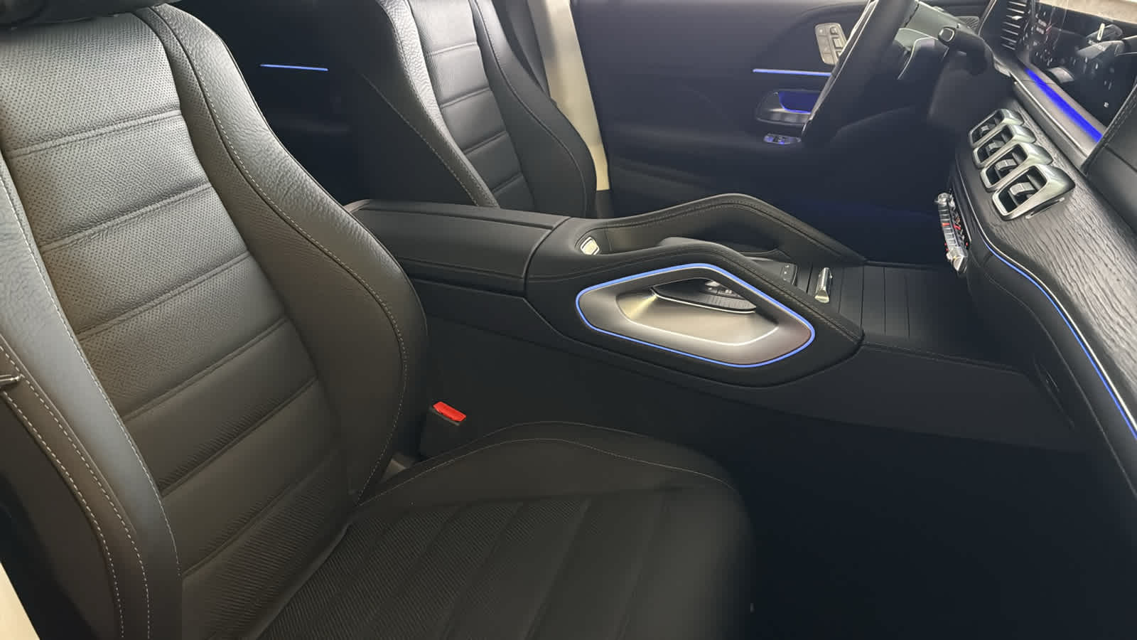 Thumbnail: 2026 Mercedes-Benz GLE - 36