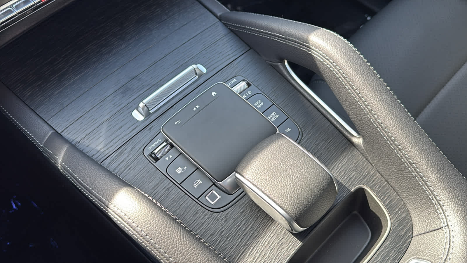 Thumbnail: 2026 Mercedes-Benz GLE - 25