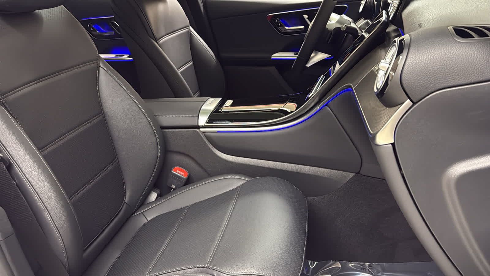 Thumbnail: 2026 Mercedes-Benz GLC - 36