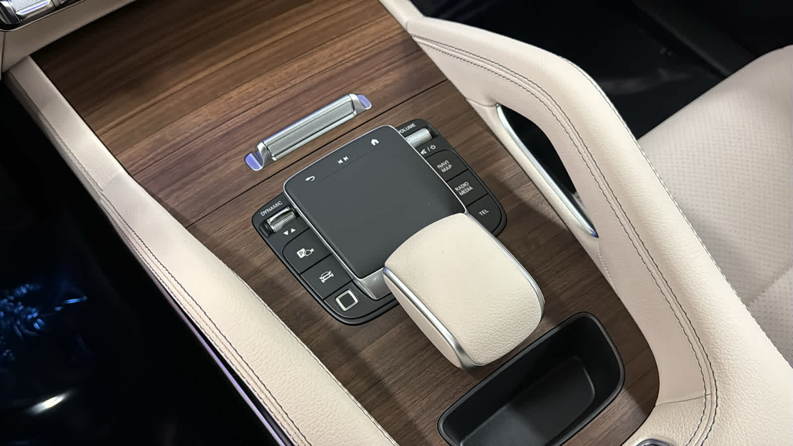 Thumbnail: 2026 Mercedes-Benz GLE - 24