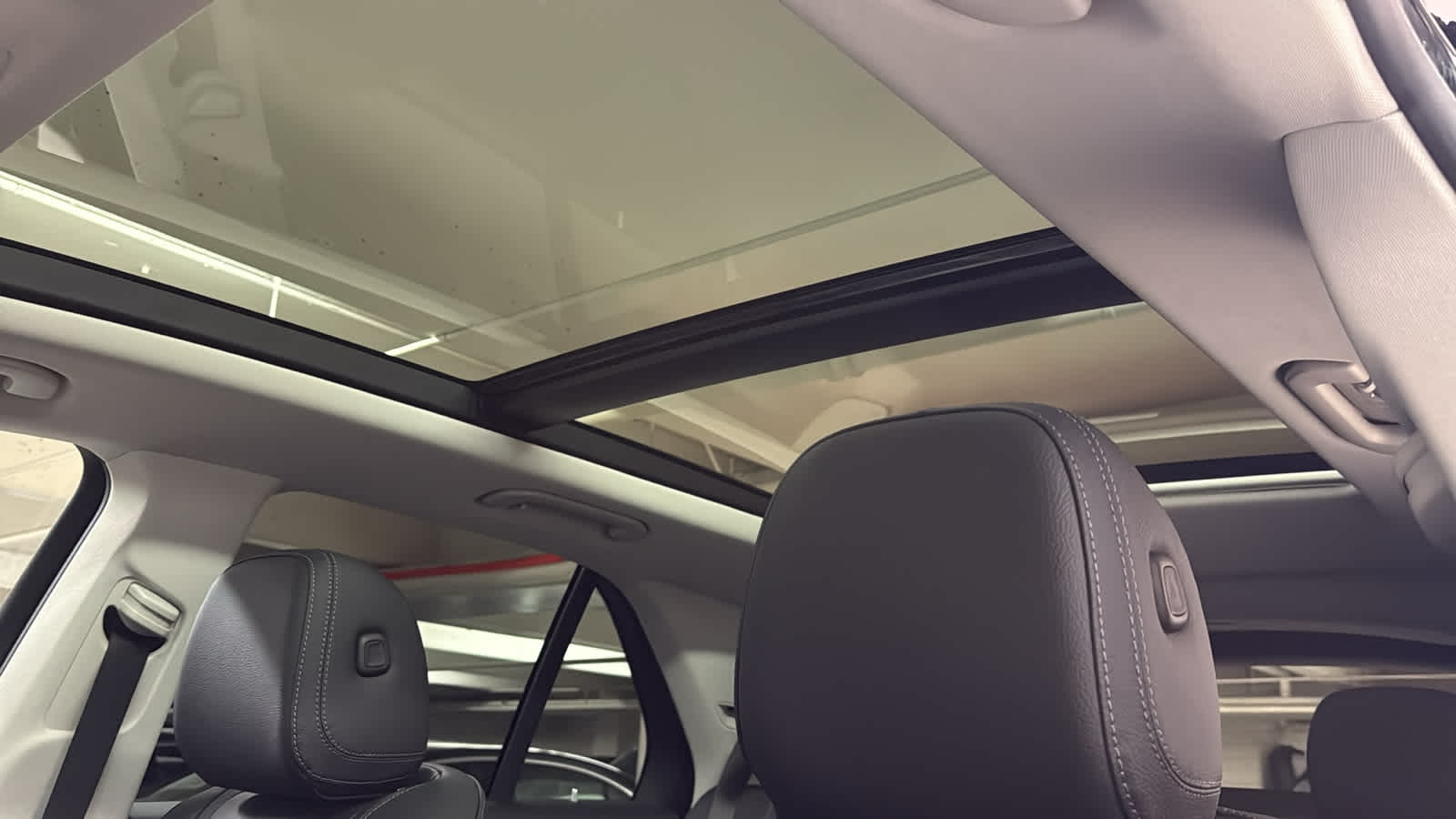 Thumbnail: 2026 Mercedes-Benz GLE - 26