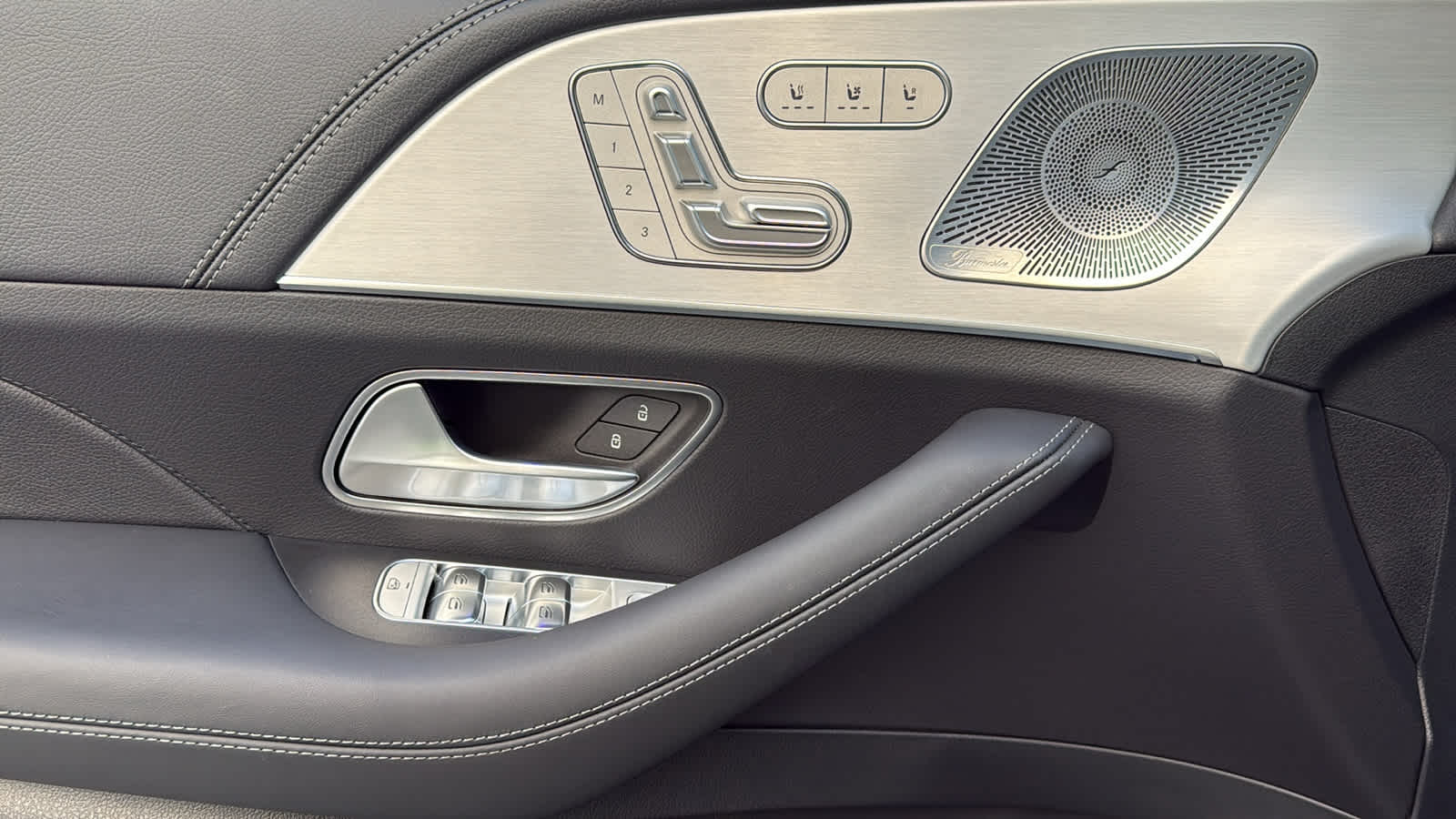 Thumbnail: 2025 Mercedes-Benz GLE - 16