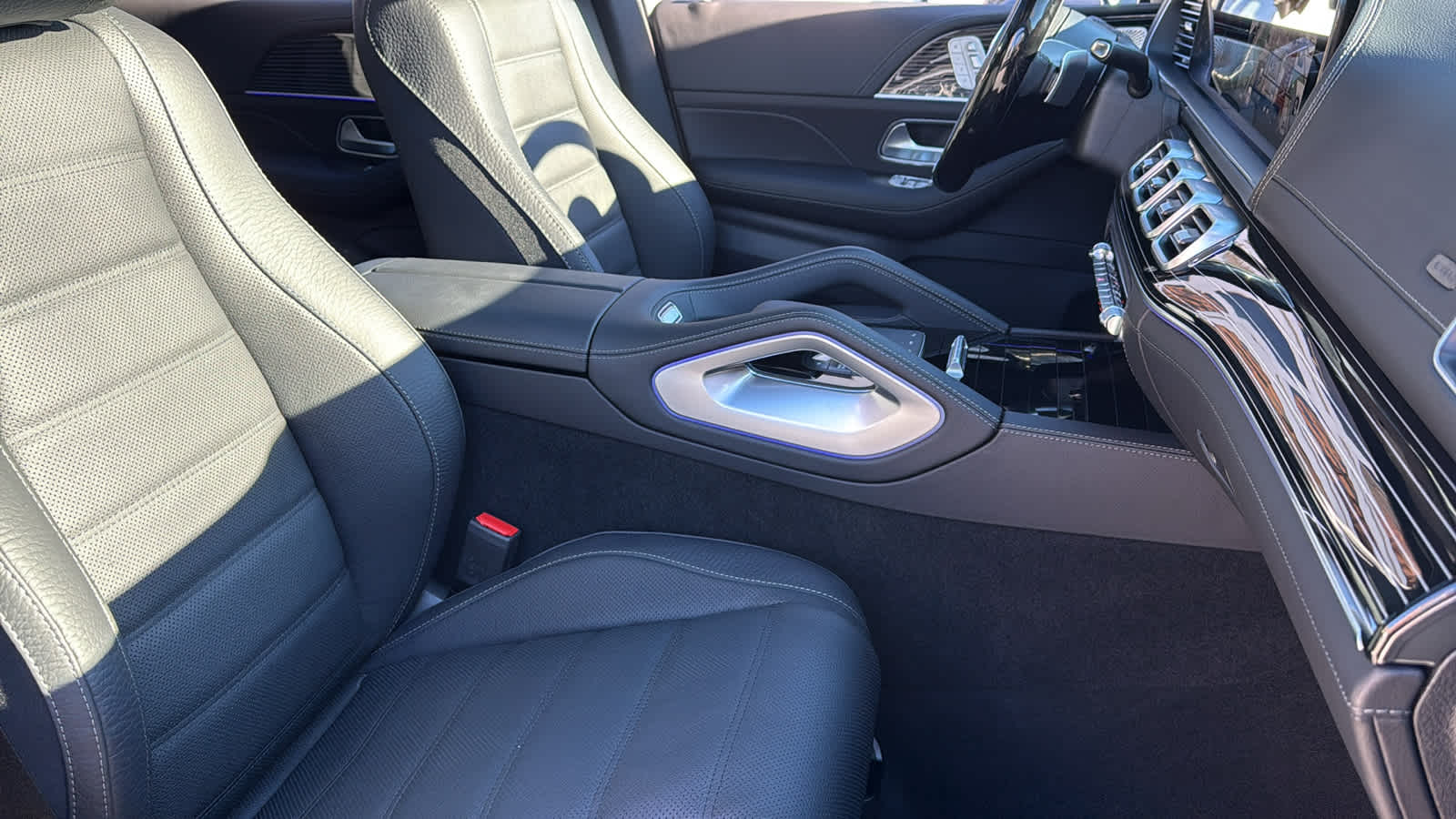 Thumbnail: 2026 Mercedes-Benz GLE - 36