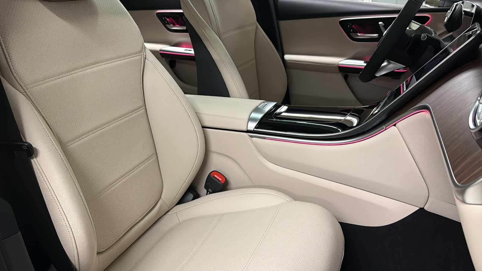 Thumbnail: 2026 Mercedes-Benz GLC - 34