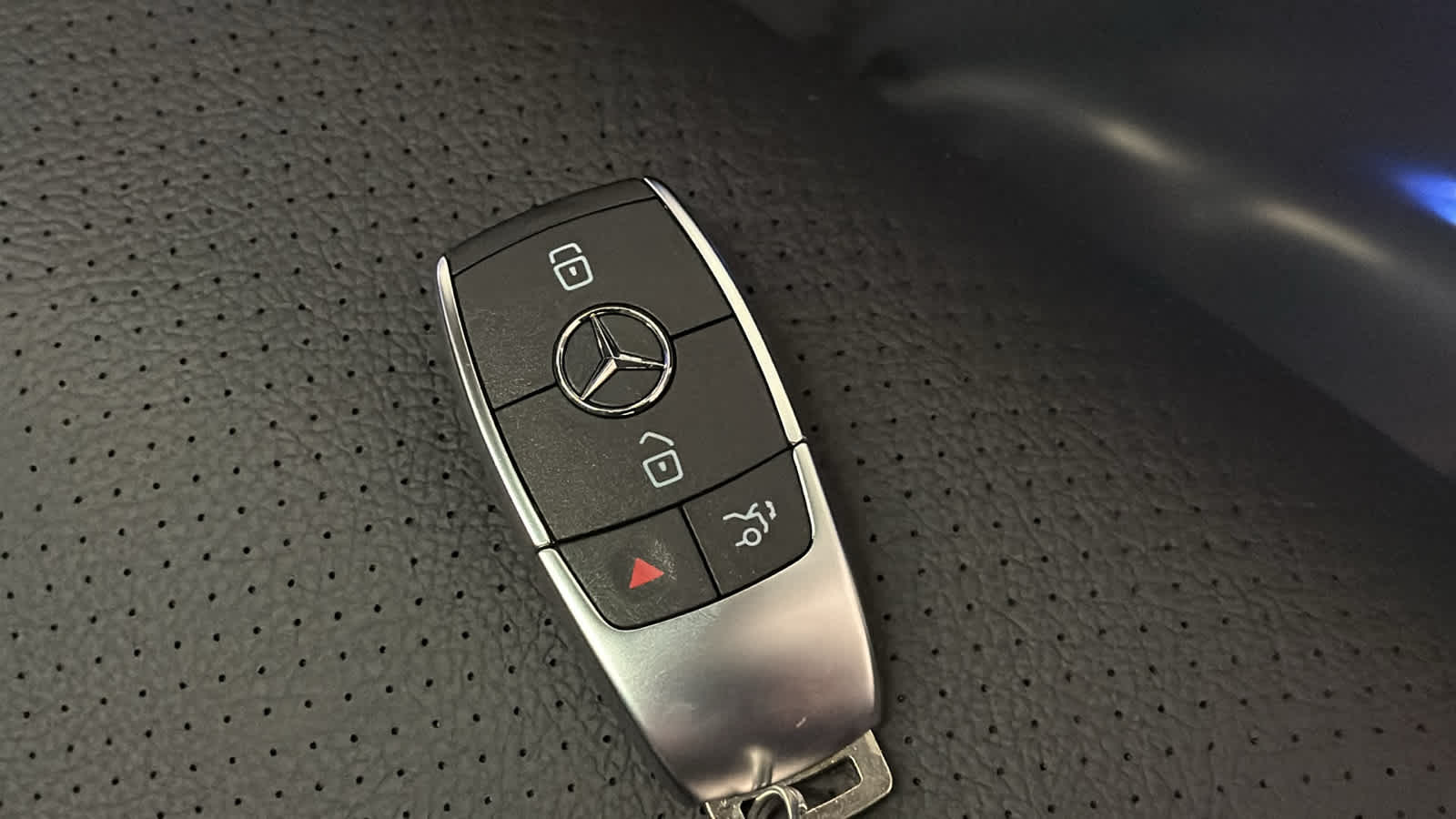 Thumbnail: 2026 Mercedes-Benz GLE - 38