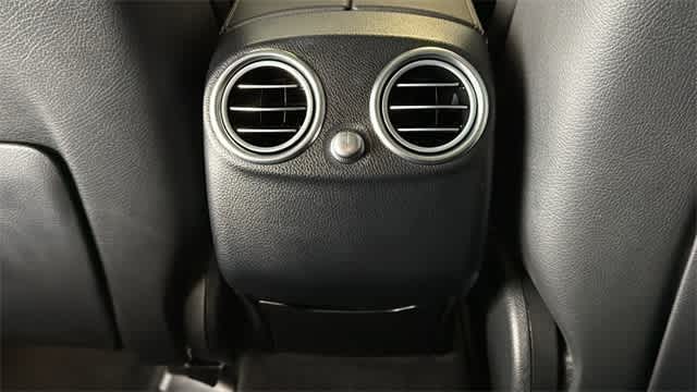 Thumbnail: 2022 Mercedes-Benz GLC - 28