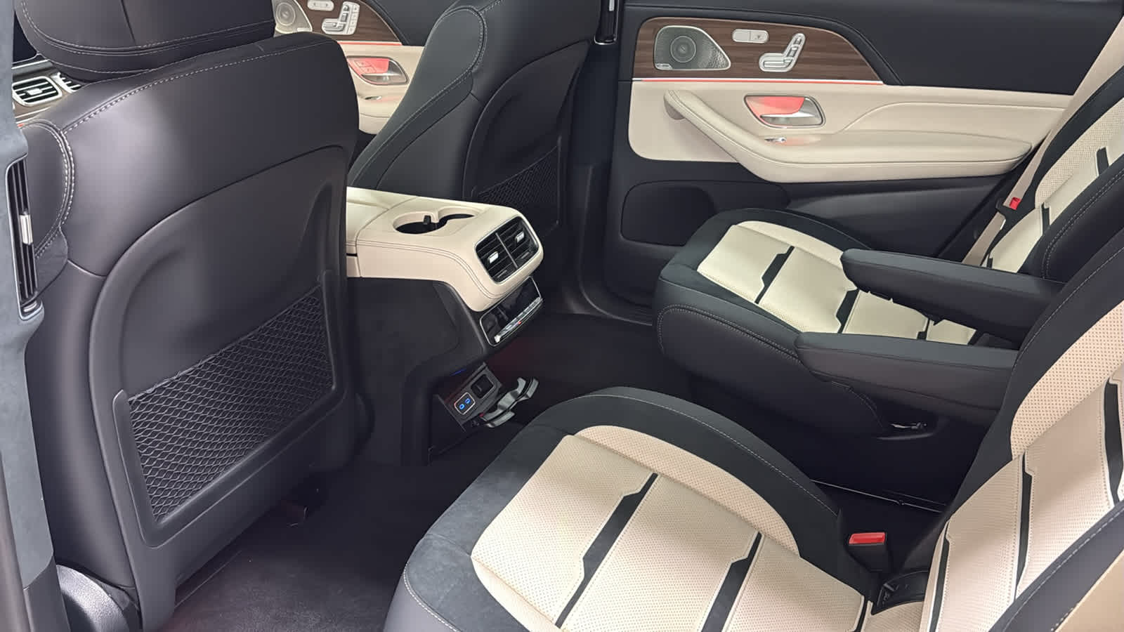Thumbnail: 2026 Mercedes-Benz GL-Class - 32