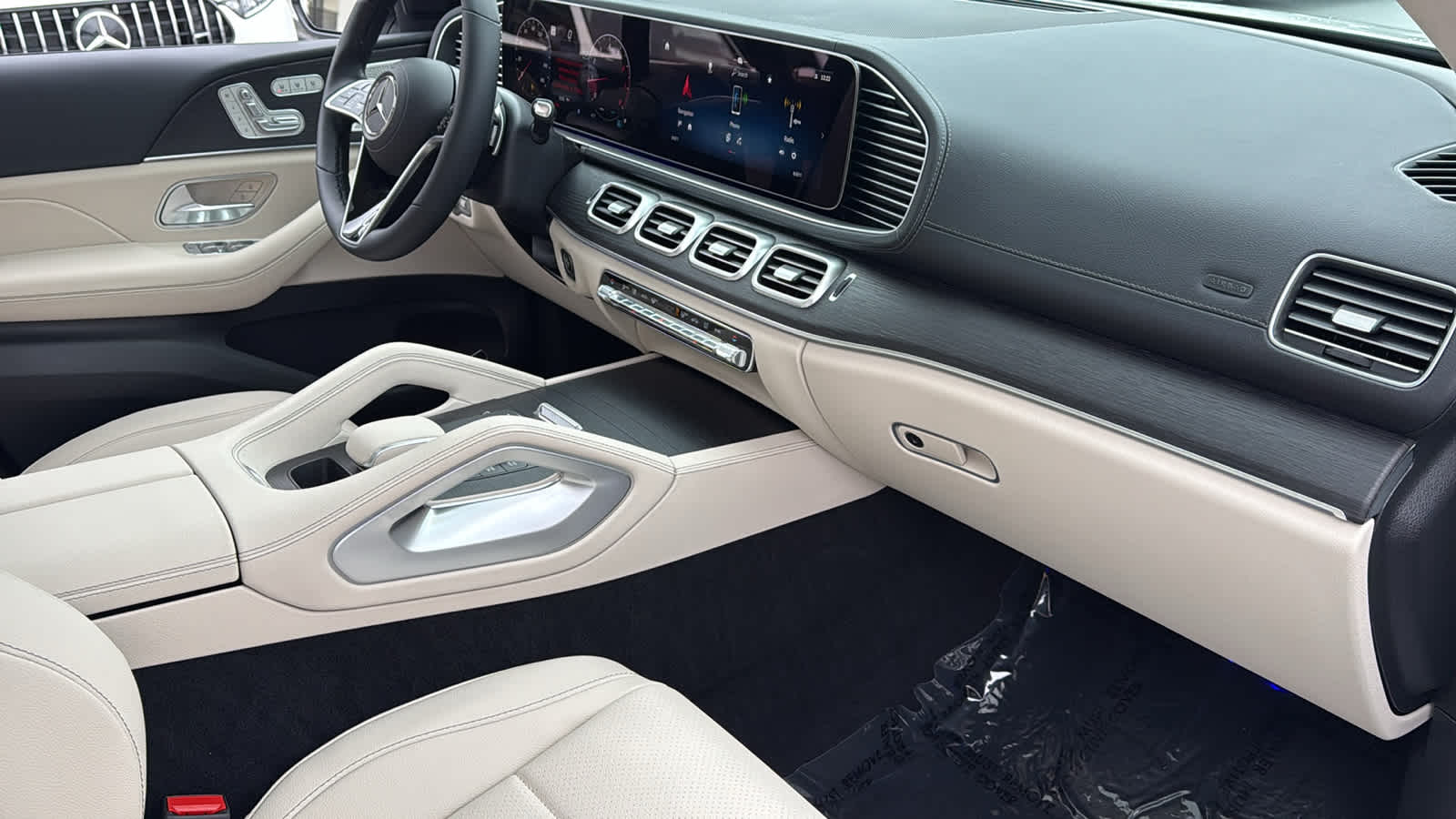 Thumbnail: 2026 Mercedes-Benz GLE - 38