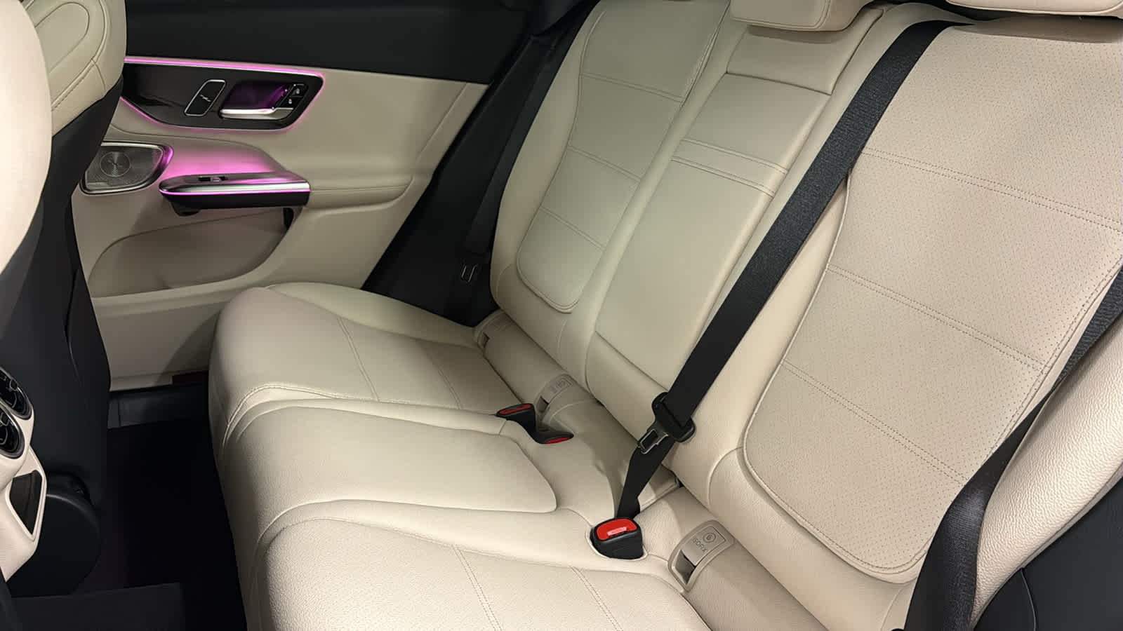 Thumbnail: 2026 Mercedes-Benz GLC - 32