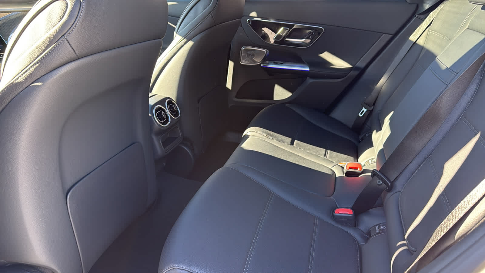 Thumbnail: 2026 Mercedes-Benz GLC - 30