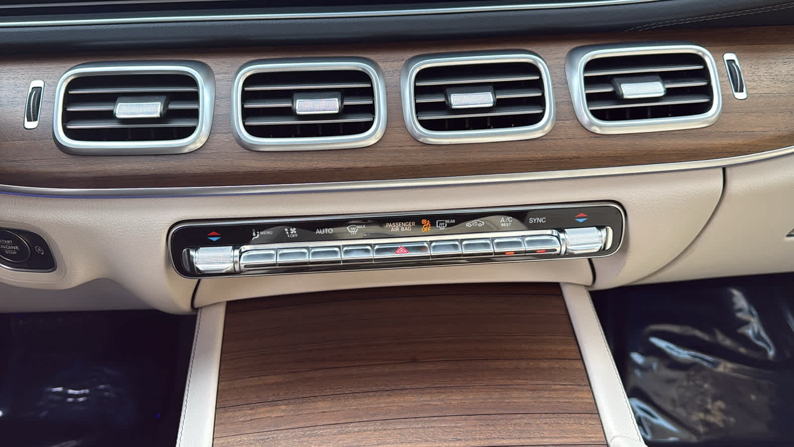 Thumbnail: 2026 Mercedes-Benz GLE - 24