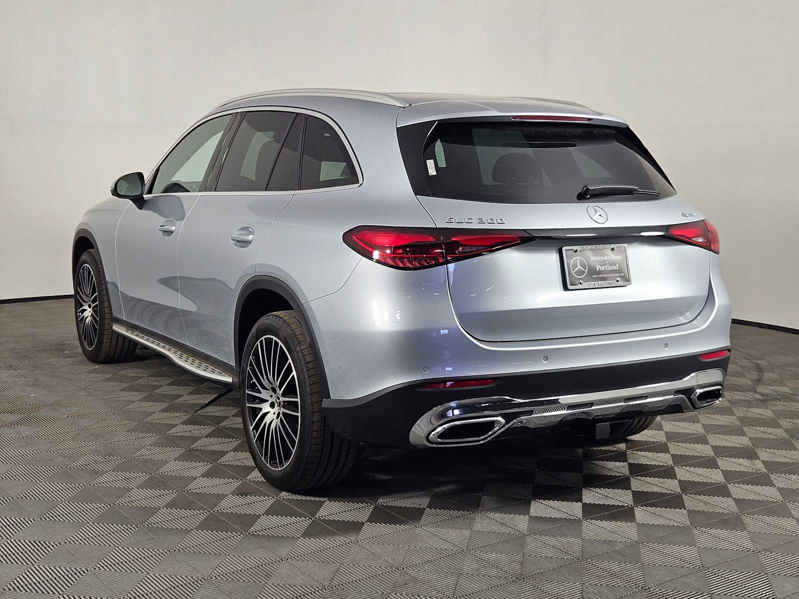 2025 Mercedes-Benz GLC 300 3