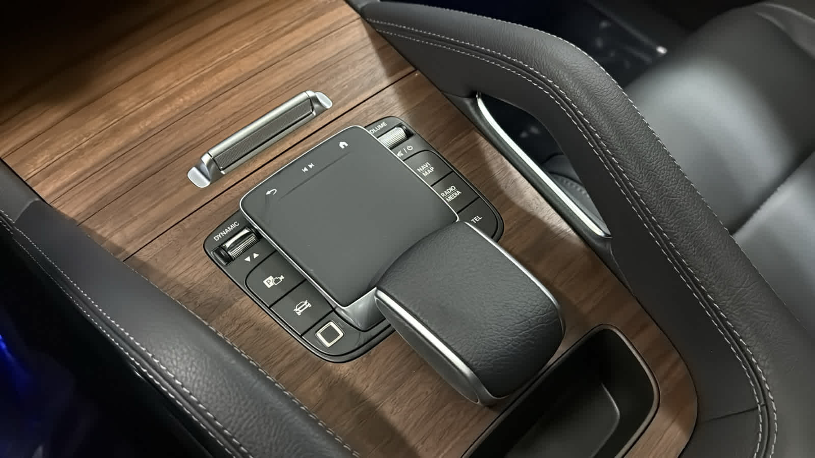 Thumbnail: 2026 Mercedes-Benz GLE - 24