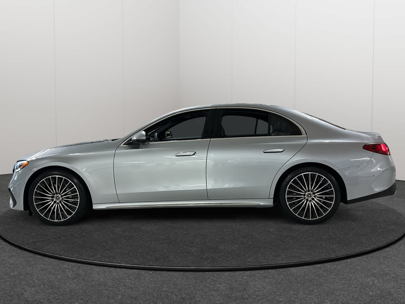 Thumbnail: 2026 Mercedes-Benz E-Class - 3