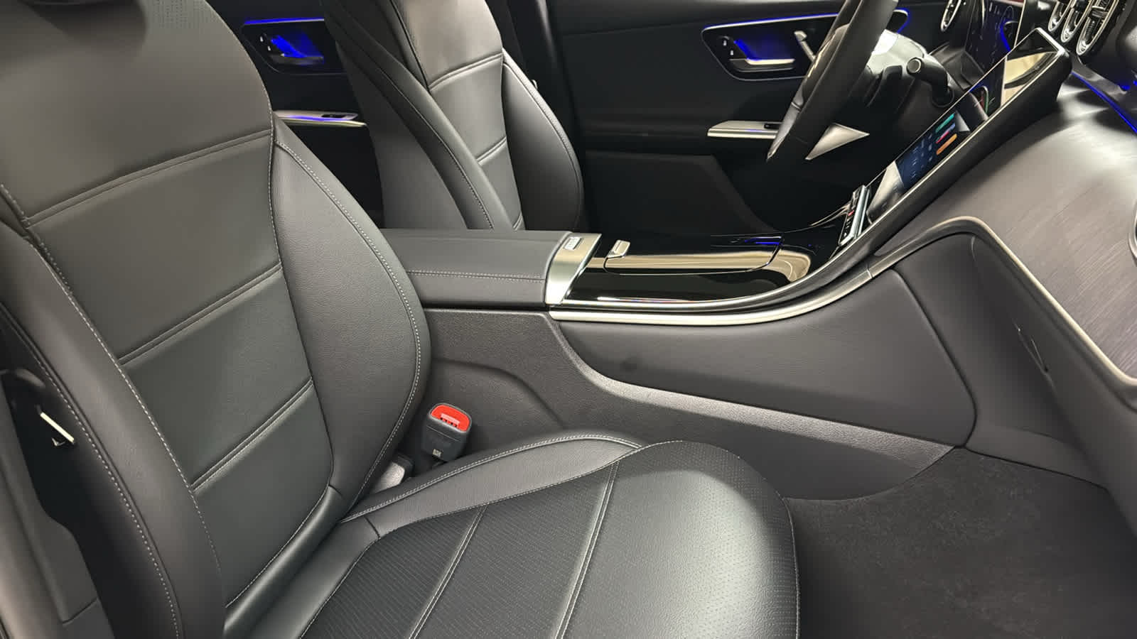 Thumbnail: 2026 Mercedes-Benz GLC - 35