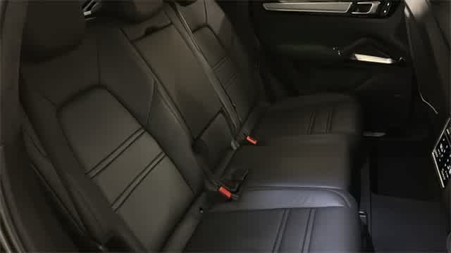 Thumbnail: 2023 Porsche Cayenne - 32