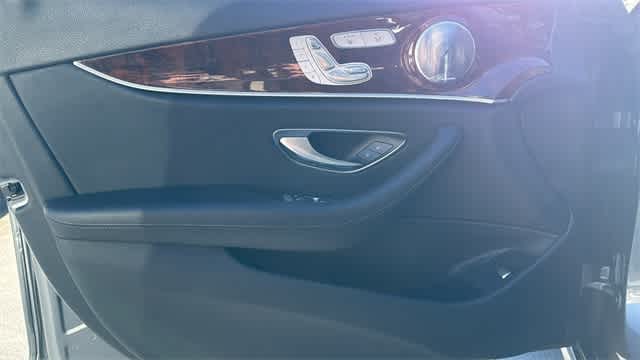 Thumbnail: 2017 Mercedes-Benz E-Class - 14