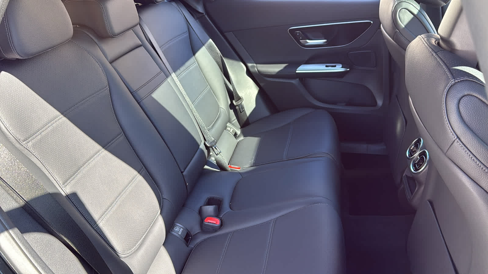 Thumbnail: 2026 Mercedes-Benz GLC - 35