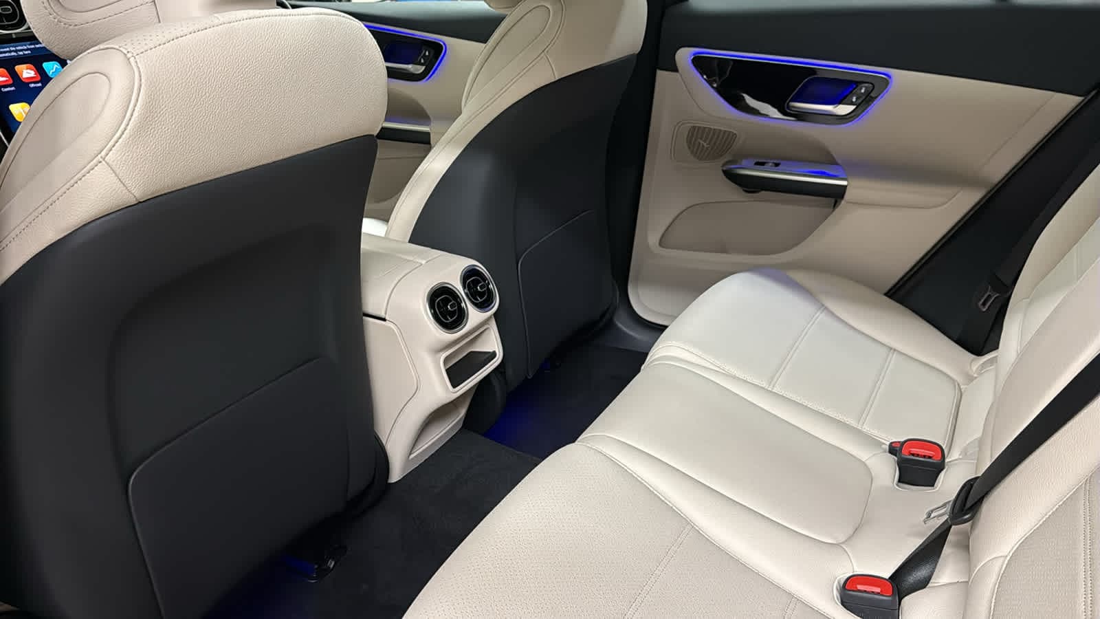 Thumbnail: 2026 Mercedes-Benz GLC - 31