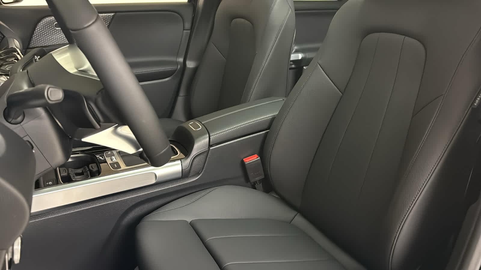 Thumbnail: 2026 Mercedes-Benz GLB - 29