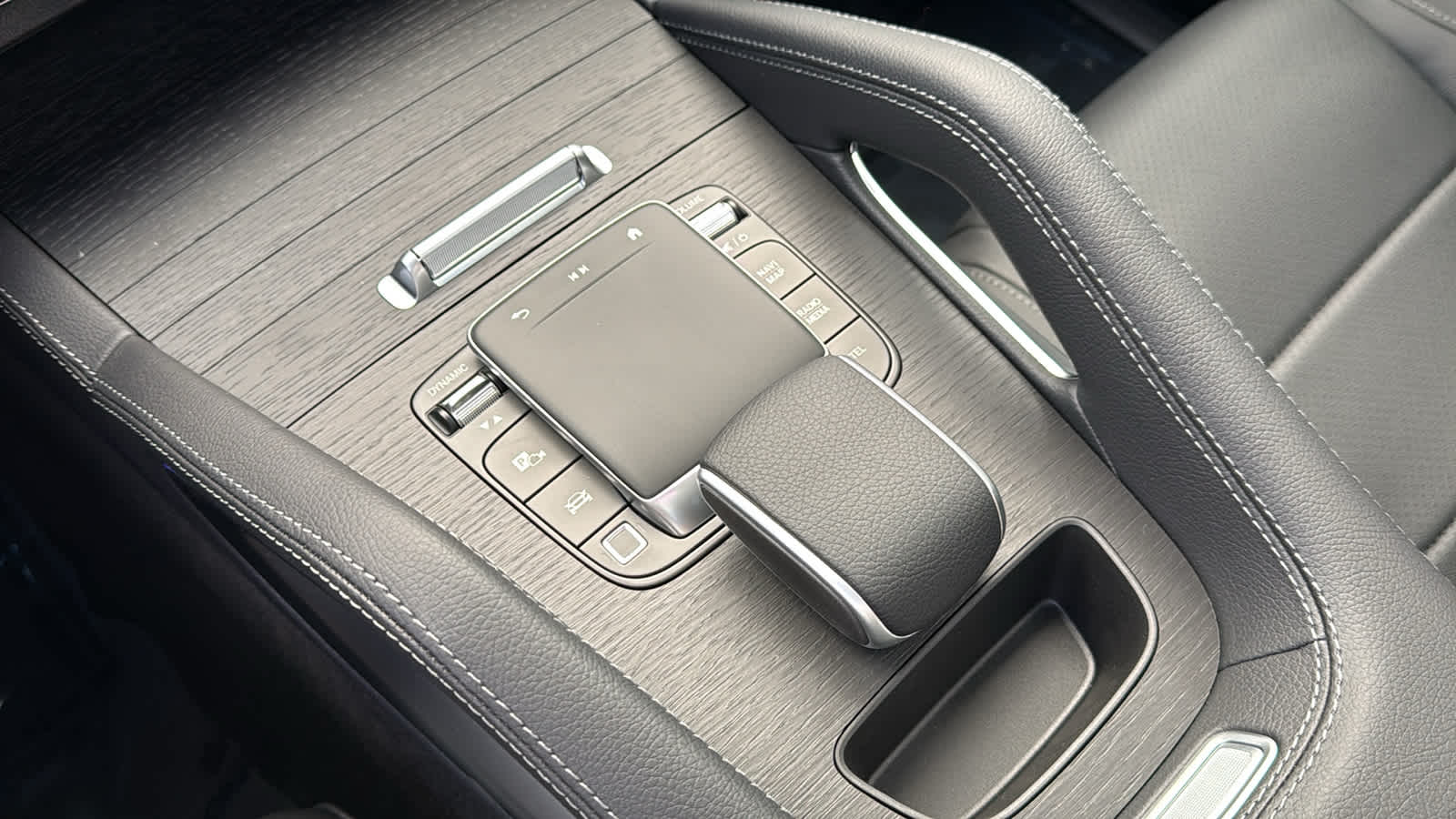 Thumbnail: 2026 Mercedes-Benz GLE - 25