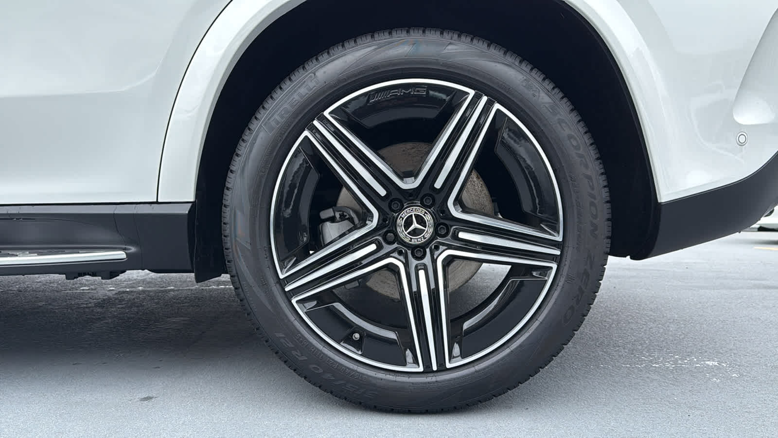 Thumbnail: 2026 Mercedes-Benz GLE - 13