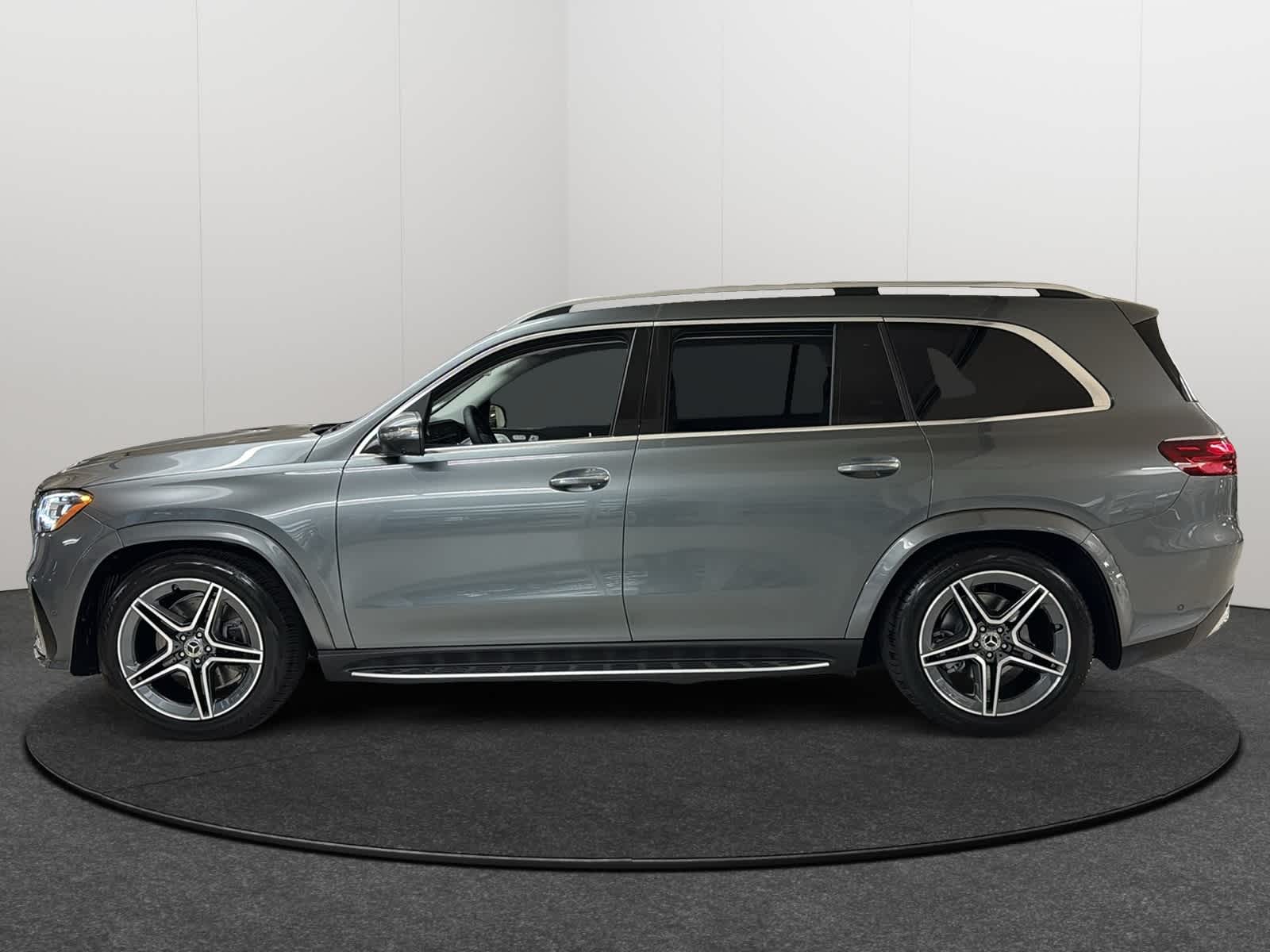 Thumbnail: 2026 Mercedes-Benz GLS - 3