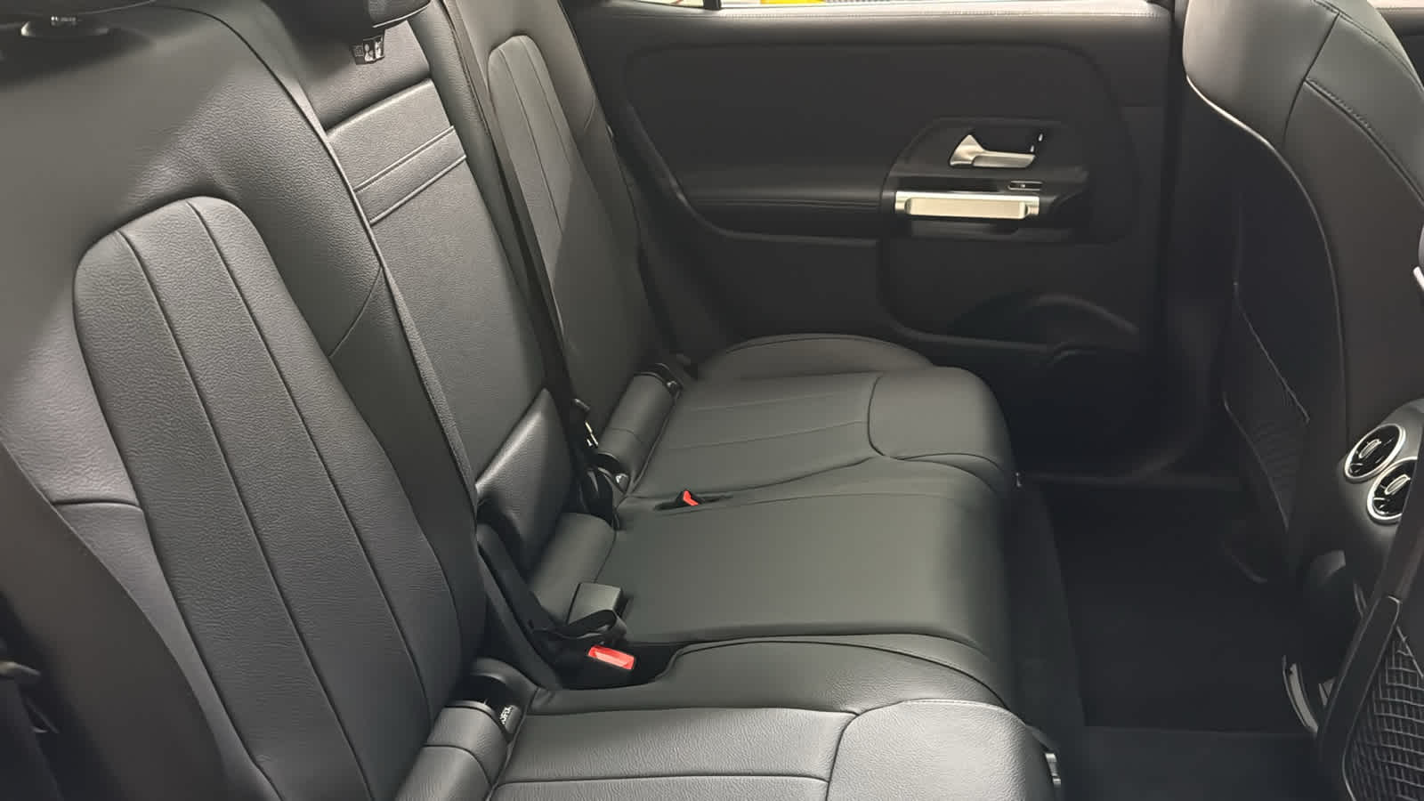 Thumbnail: 2026 Mercedes-Benz GLB - 36