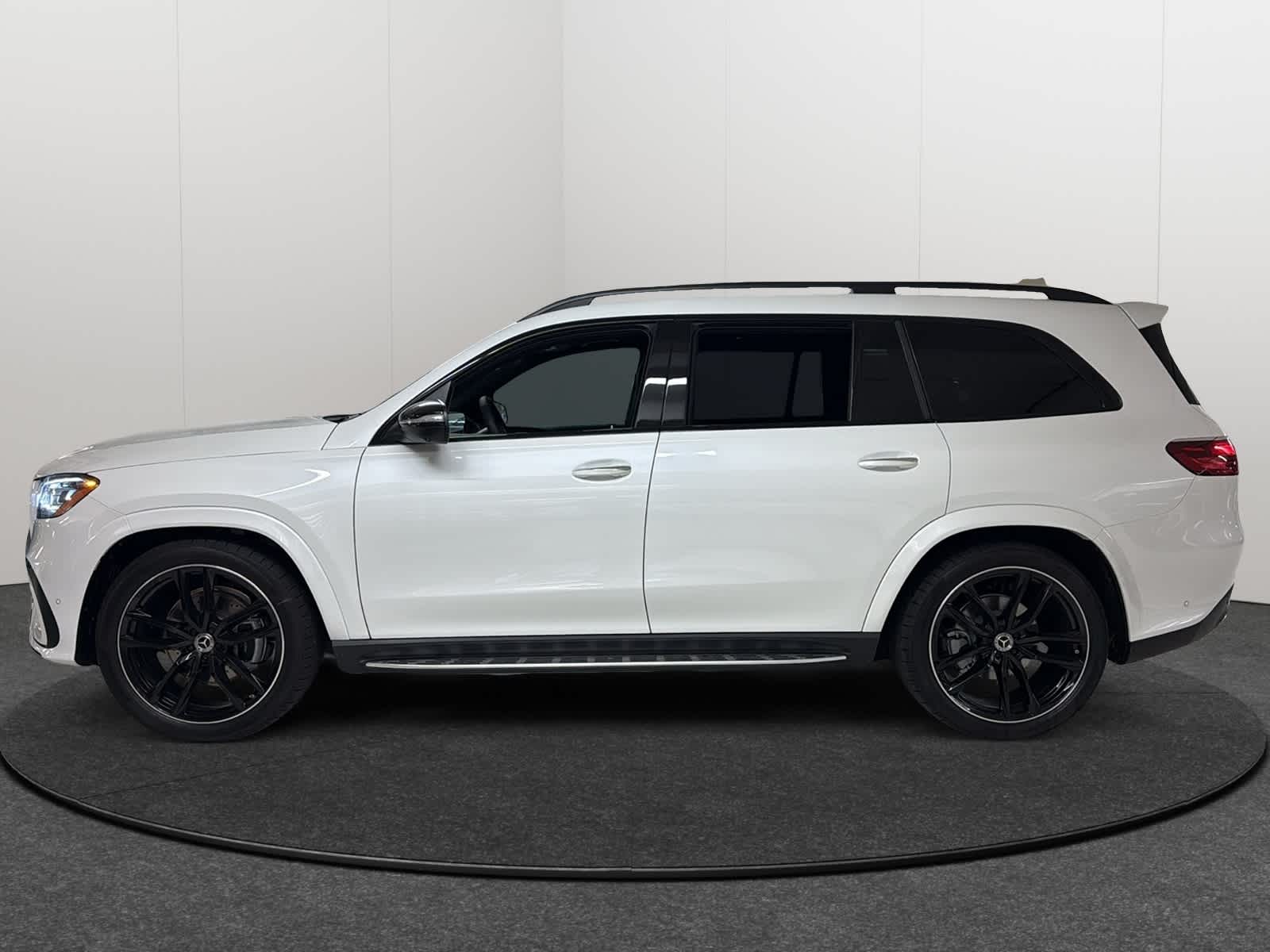 Thumbnail: 2026 Mercedes-Benz GLS - 3