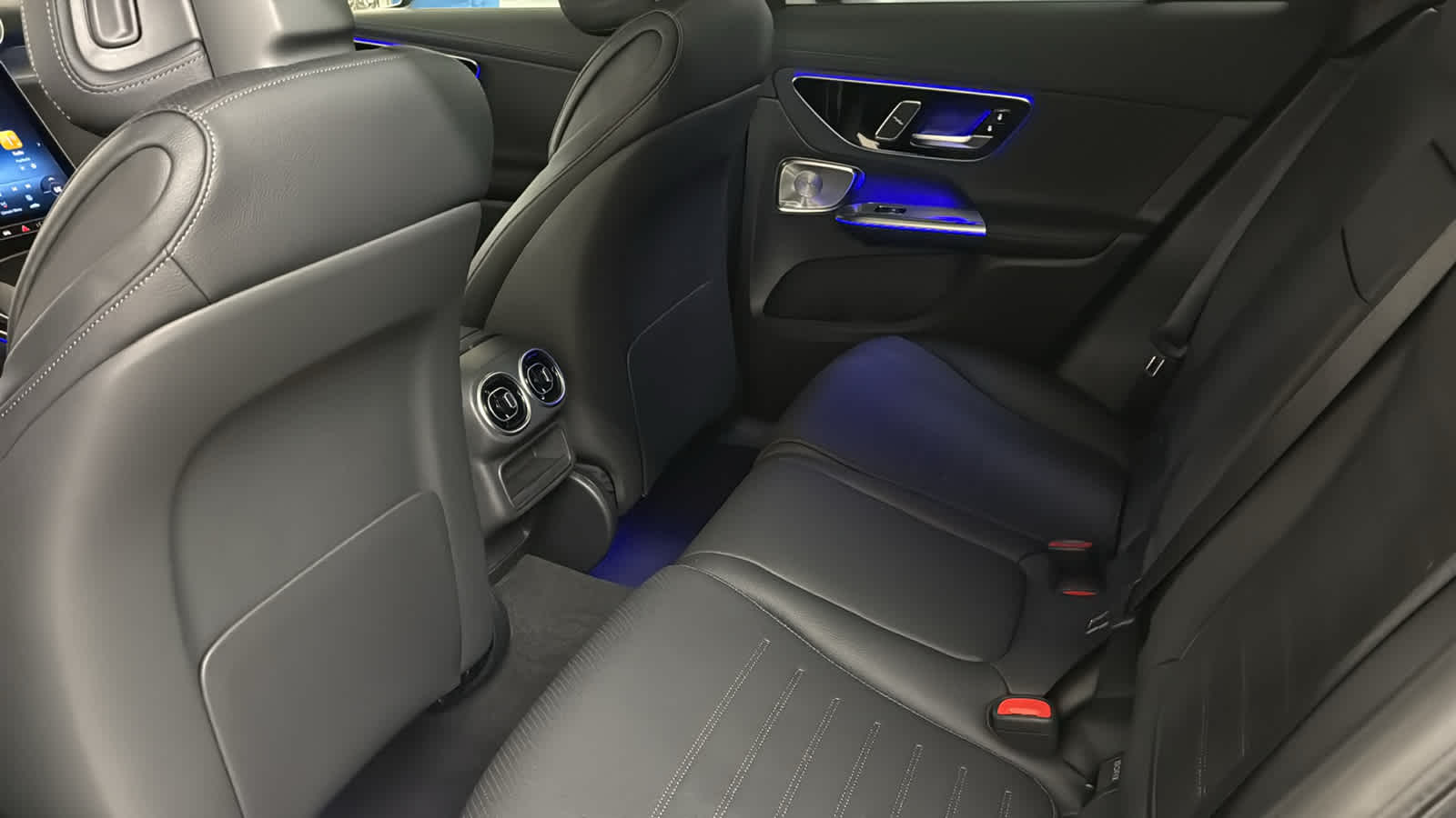 Thumbnail: 2026 Mercedes-Benz GLC - 31