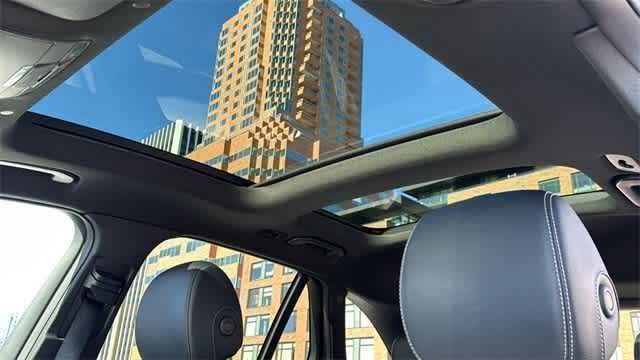 Thumbnail: 2022 Mercedes-Benz GLC - 27