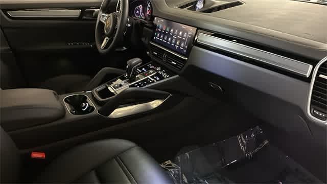 Thumbnail: 2023 Porsche Cayenne - 34