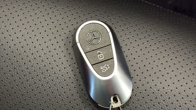 Thumbnail: 2025 Mercedes-Benz GLC - 37