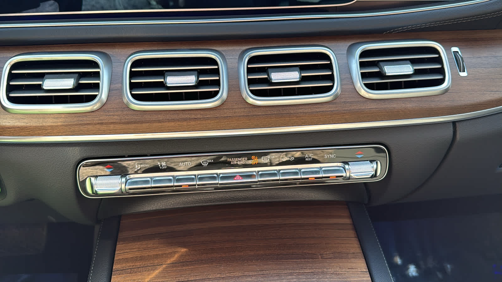 Thumbnail: 2026 Mercedes-Benz GLE - 24