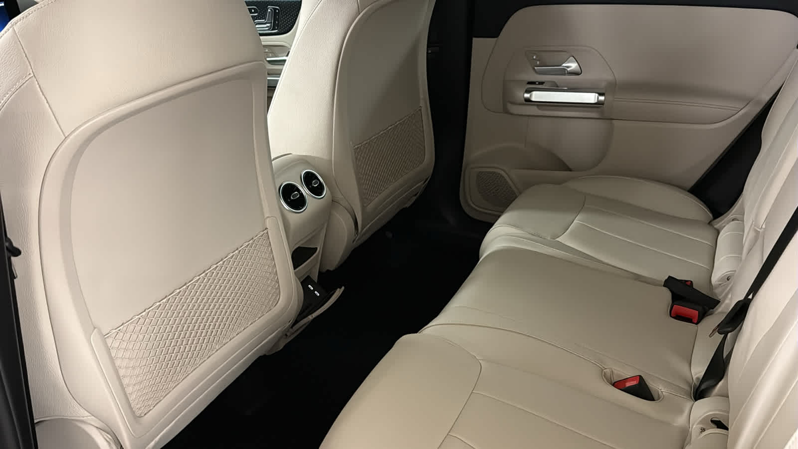 Thumbnail: 2026 Mercedes-Benz GLB - 32