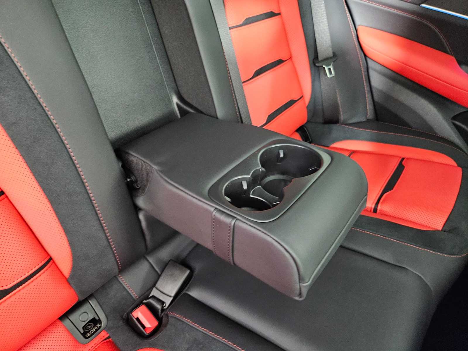 Thumbnail: 2025 Mercedes-Benz GLE - 37