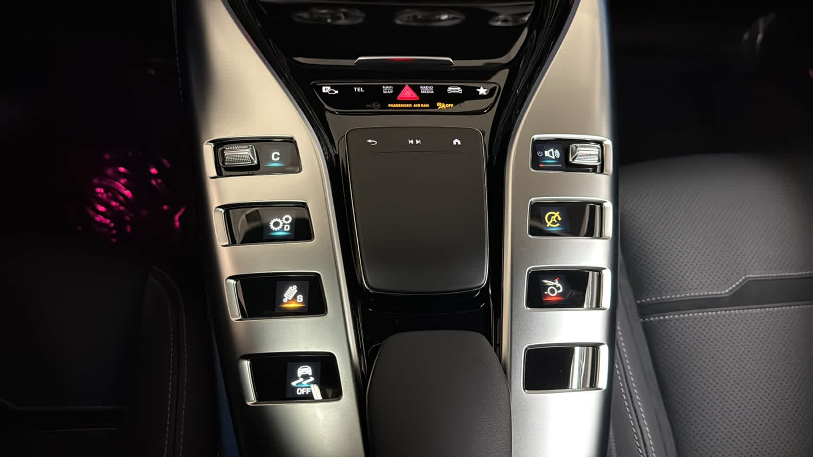 Thumbnail: 2026 Mercedes-Benz AMG GT - 25