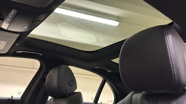 Thumbnail: 2018 Mercedes-Benz E-Class - 26