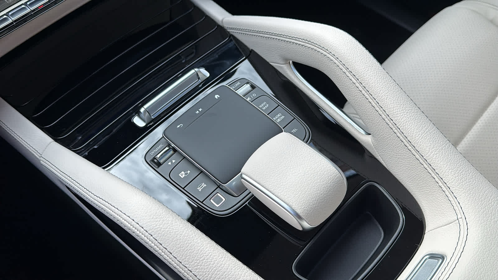 Thumbnail: 2026 Mercedes-Benz GLE - 25