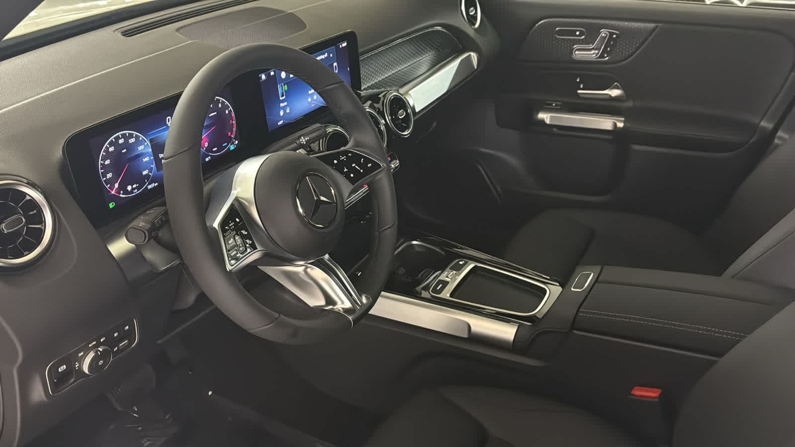 Thumbnail: 2026 Mercedes-Benz GLB - 30