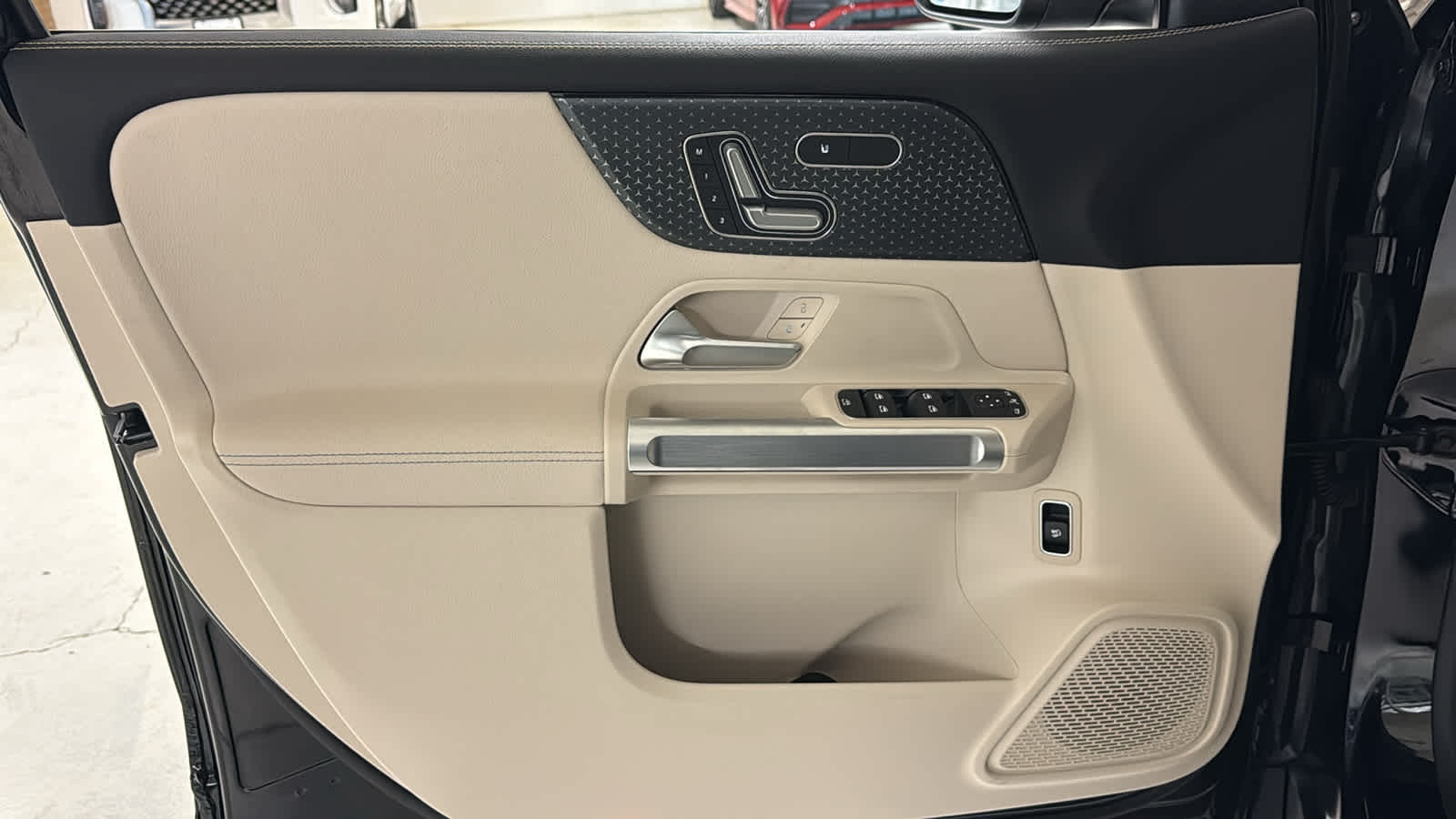 Thumbnail: 2026 Mercedes-Benz GLB - 16