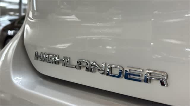 Thumbnail: 2022 Toyota Highlander - 9