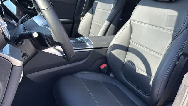 Thumbnail: 2025 Mercedes-Benz GLC - 26