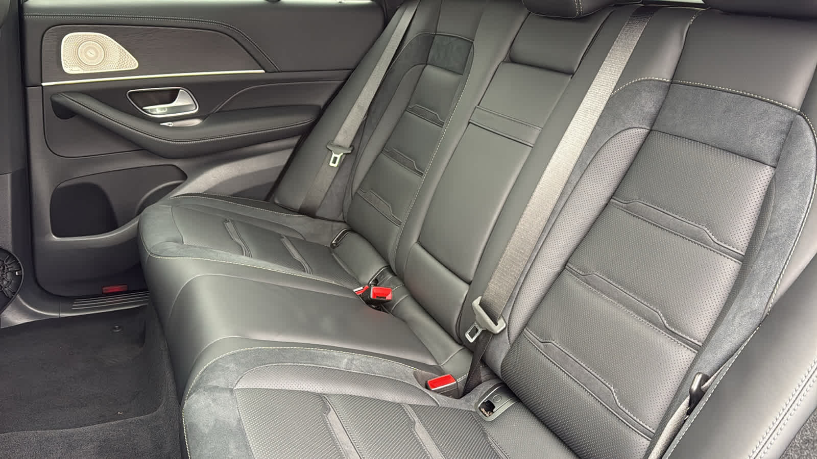 Thumbnail: 2026 Mercedes-Benz GLE - 33