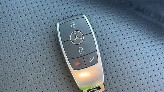 Thumbnail: 2022 Mercedes-Benz GLC - 37